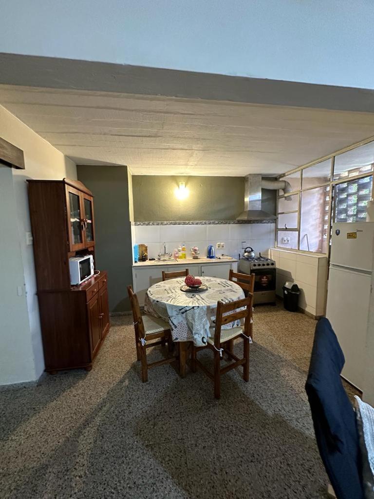 Leohome Apartment *